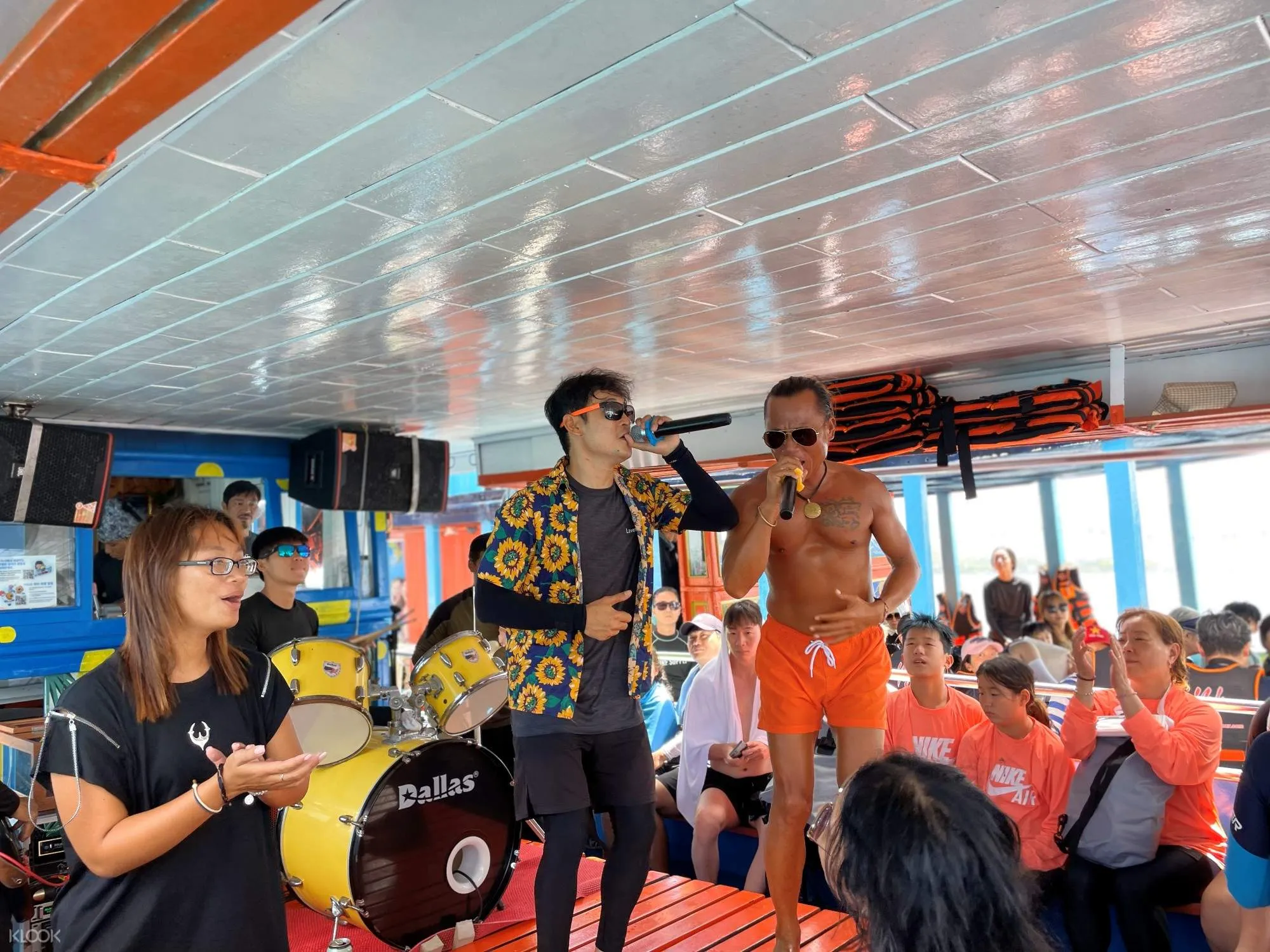 Tour: Tiệc thuyền nổi trên biển và khám phá đảo ở Nha Trang 2